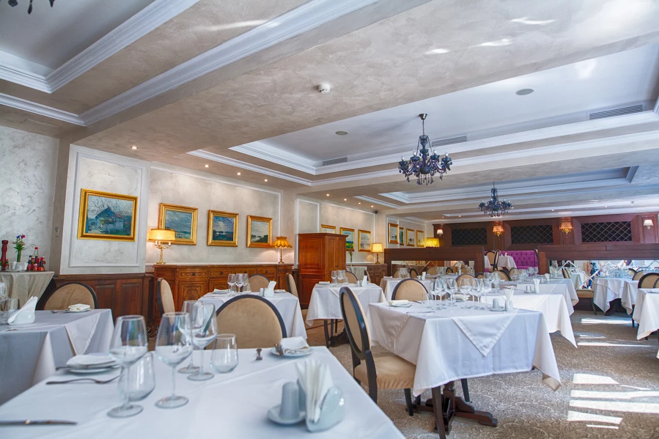 Restaurant Four Seasons — Grand Hotel Sofianu